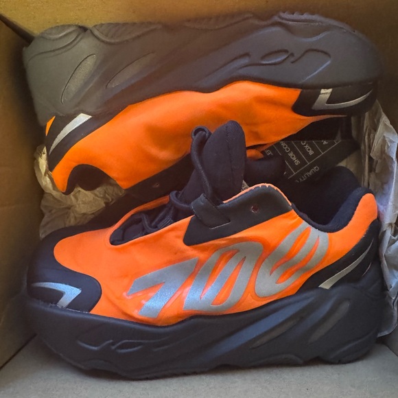 Yeezy - Picture 2 of 8